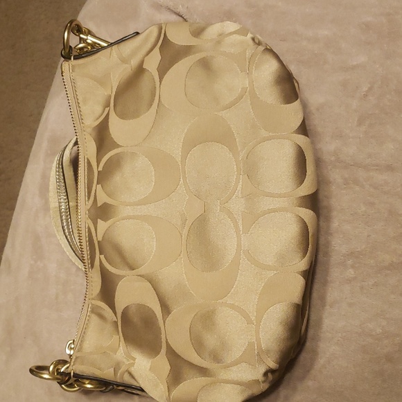 Coach crossbody/ should pursue - Picture 4 of 12